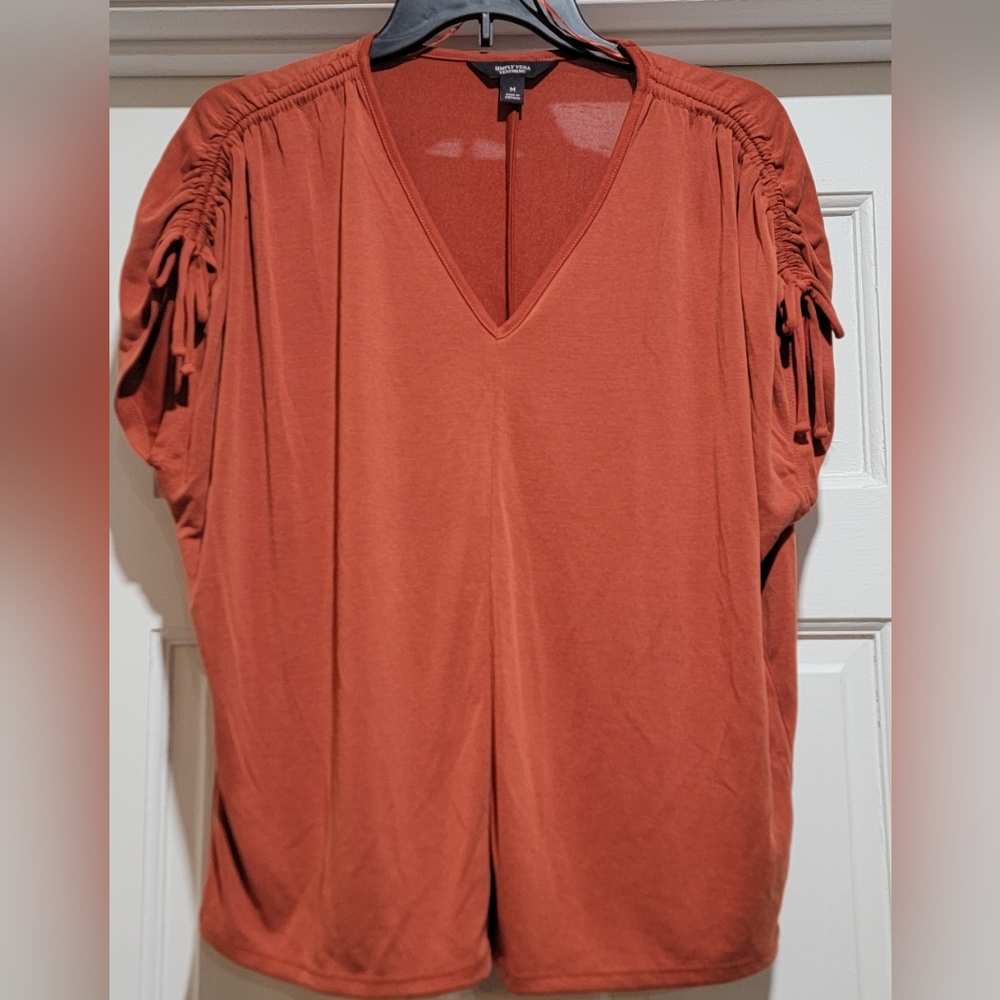 NWOT Women's New Simply Vera,Vera Wang Top. Size M. Burnt Orange color
